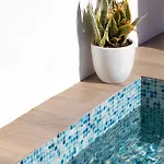 Seaside Jacuzzi Pool Free Surf Retreat